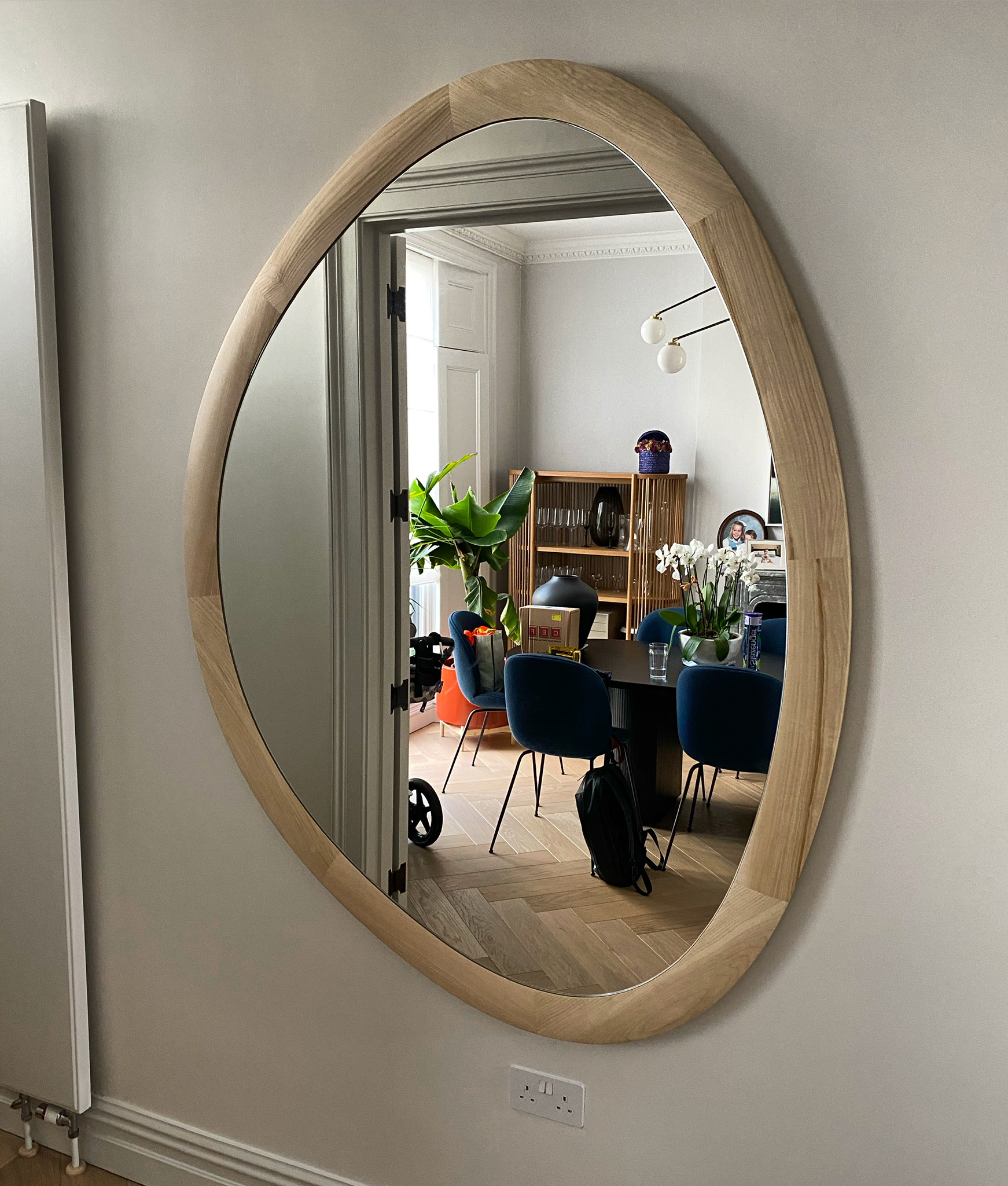 Bespoke mirror fitted for Porada in interior design project in Notting Hill